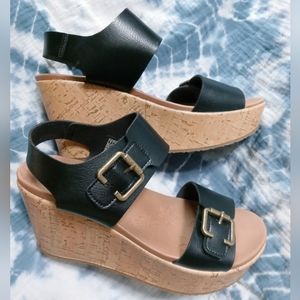 Sketchers Luxe Foam sandals size 7 black comfort wedge walking shoes